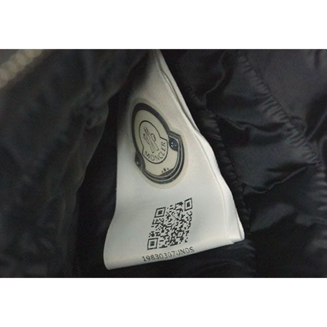 MONCLER(モンクレール)のMONCLER モンクレール pochette レザーワッペン クラッチバック メンズのバッグ(セカンドバッグ/クラッチバッグ)の商品写真