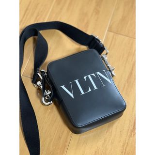 ヴァレンティノ(VALENTINO)のヴァレンティノ 訳あり特価 ミニショルダーバッグ 黒 サコッシュ (ショルダーバッグ)