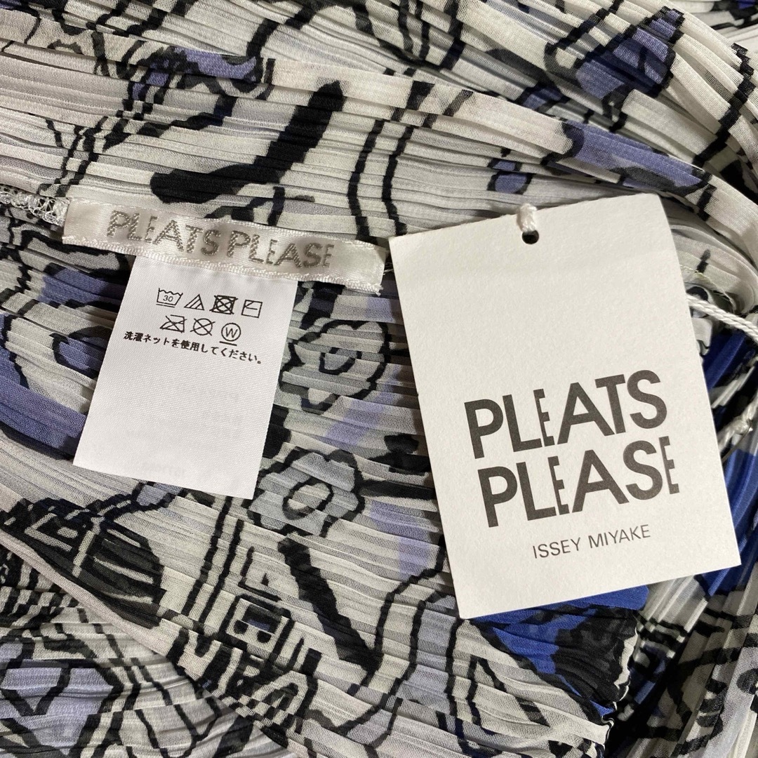 PLEATS PLEASE ISSEY MIYAKE(プリーツプリーズイッセイミヤケ)の【希少】プリーツプリーズ　イッセイミヤケ　オムニバス　マダムT ストール レディースのファッション小物(ストール/パシュミナ)の商品写真