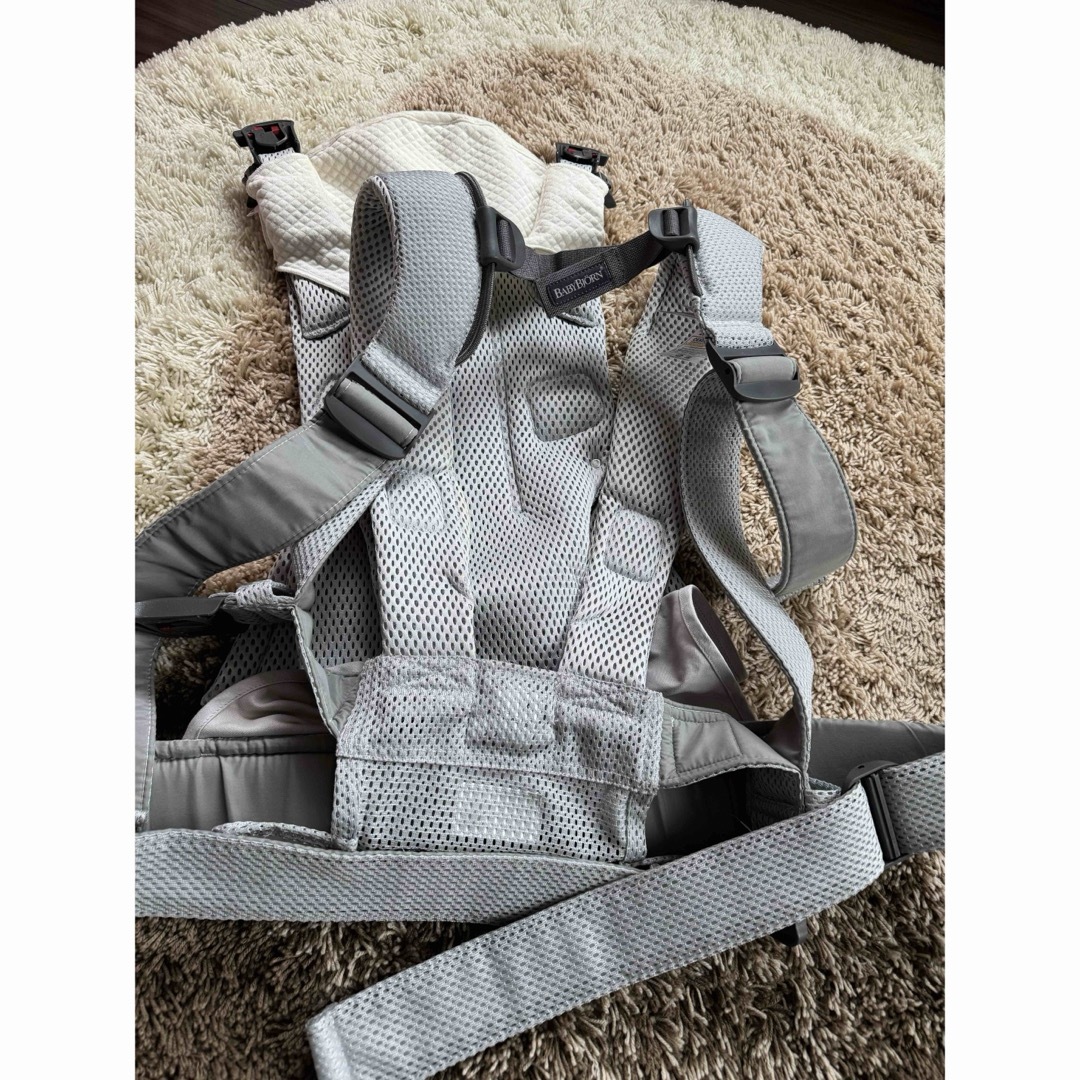 BABYBJORN(ベビービョルン)のベビービョルン ベビーキャリア ONE KAI Air シルバー(1個) キッズ/ベビー/マタニティの外出/移動用品(抱っこひも/おんぶひも)の商品写真