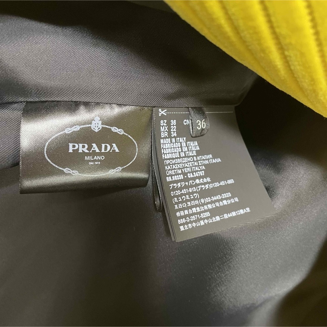 PRADA(プラダ)の最終⚫︎PRADAプラダ21aw黄色コーデュロイコート新品 レディースのジャケット/アウター(ロングコート)の商品写真