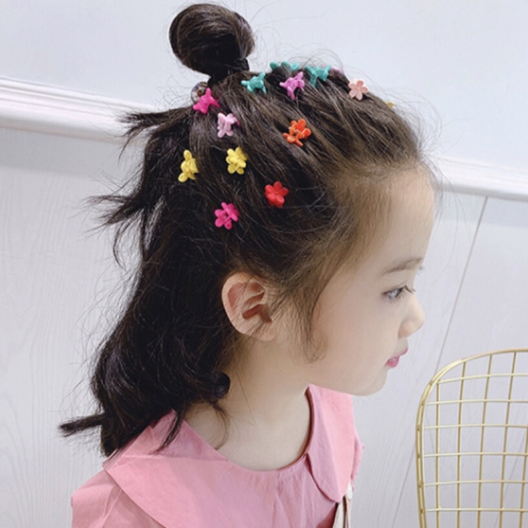 20個 花 ミニ ヘアクリップ 子供 カラフル 髪留め ベビー ヘアアクセサリー キッズ/ベビー/マタニティのこども用ファッション小物(その他)の商品写真