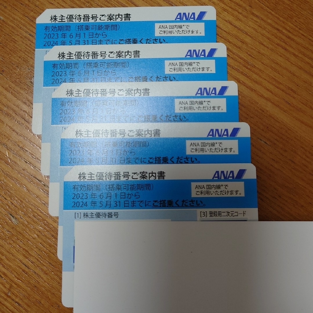 ANA(全日本空輸)(エーエヌエー(ゼンニッポンクウユ))のANA株主優待券　5枚　送料込み チケットの乗車券/交通券(航空券)の商品写真