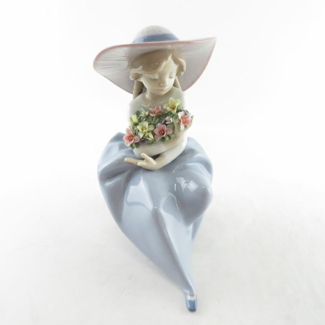 LLADRO リヤドロ 5862 花の香りに包まれて フィギュリン 置物 陶器人形 女性 フラワー 西洋陶磁 SU5145V  インテリア/住まい/日用品のインテリア小物(置物)の商品写真