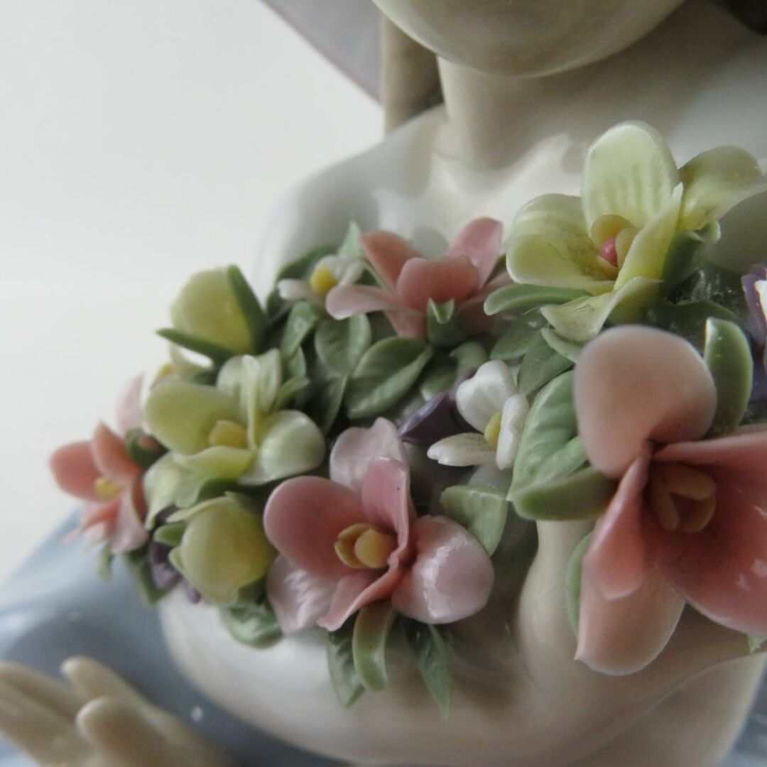 LLADRO リヤドロ 5862 花の香りに包まれて フィギュリン 置物 陶器人形 女性 フラワー 西洋陶磁 SU5145V  インテリア/住まい/日用品のインテリア小物(置物)の商品写真