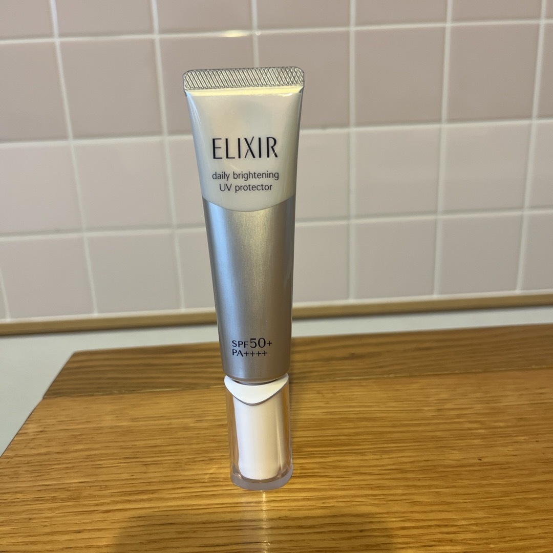ELIXIR(エリクシール)のエリクシールブライトニングデーケアレボリューションWT＋ コスメ/美容のベースメイク/化粧品(化粧下地)の商品写真