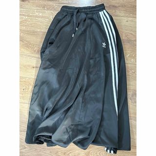 アディダス(adidas)の専用(ロングスカート)