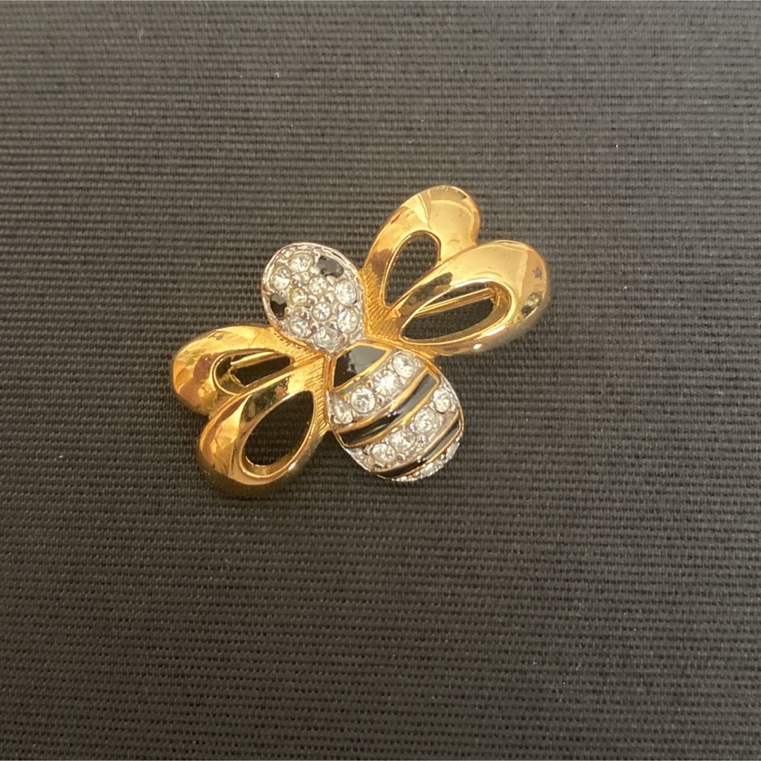 SWAROVSKI - swarovski スワロフスキー 蜂 BEE ブローチの通販 SWAROVSKI - swarovski スワロフスキー 蜂 BEE ブローチの通販