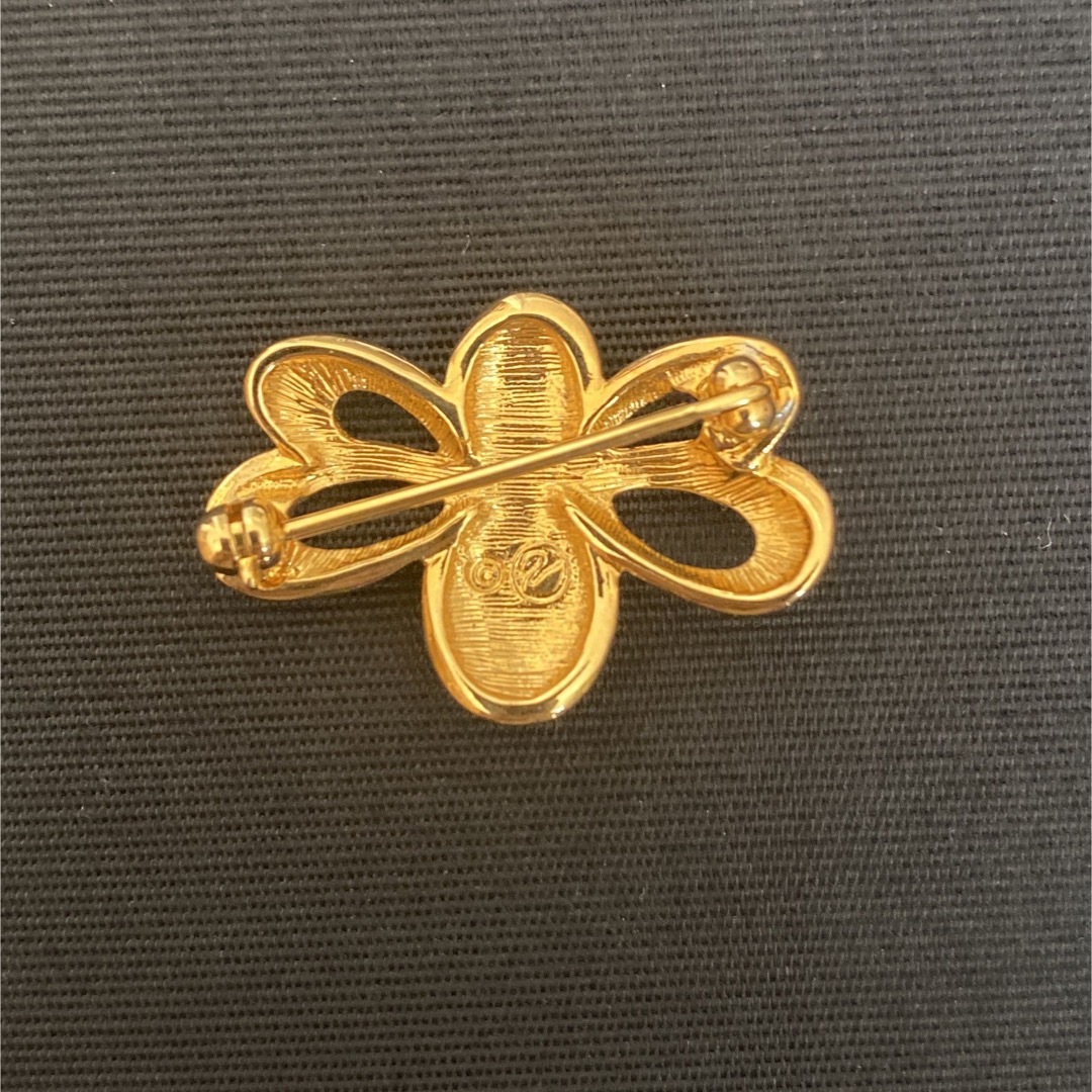 SWAROVSKI - swarovski スワロフスキー 蜂 BEE ブローチの通販 SWAROVSKI - swarovski スワロフスキー 蜂 BEE ブローチの通販
