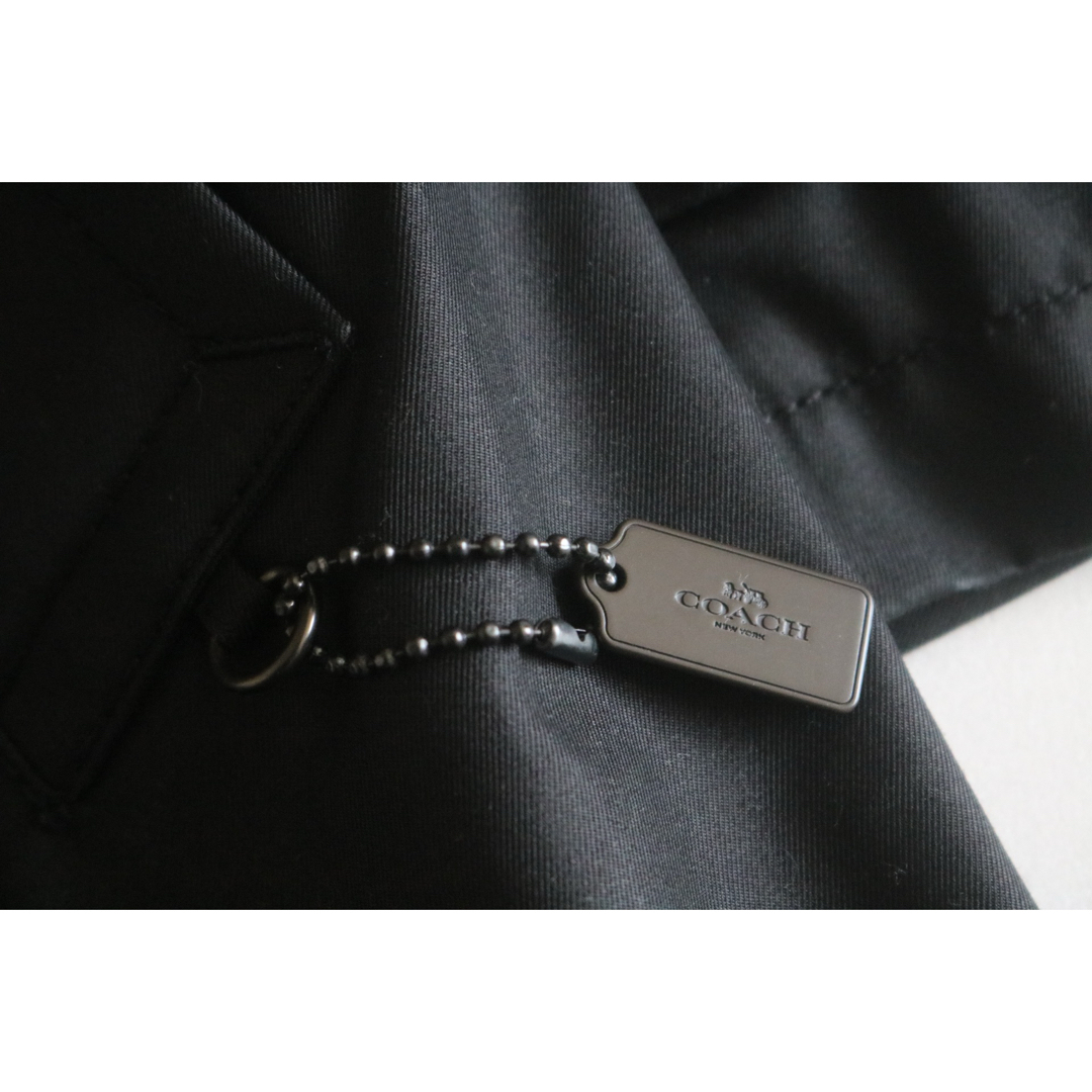 COACH(コーチ)の【COACH】美品　トレンチコート　牛革ロゴタグ　黒　S★ メンズのジャケット/アウター(トレンチコート)の商品写真