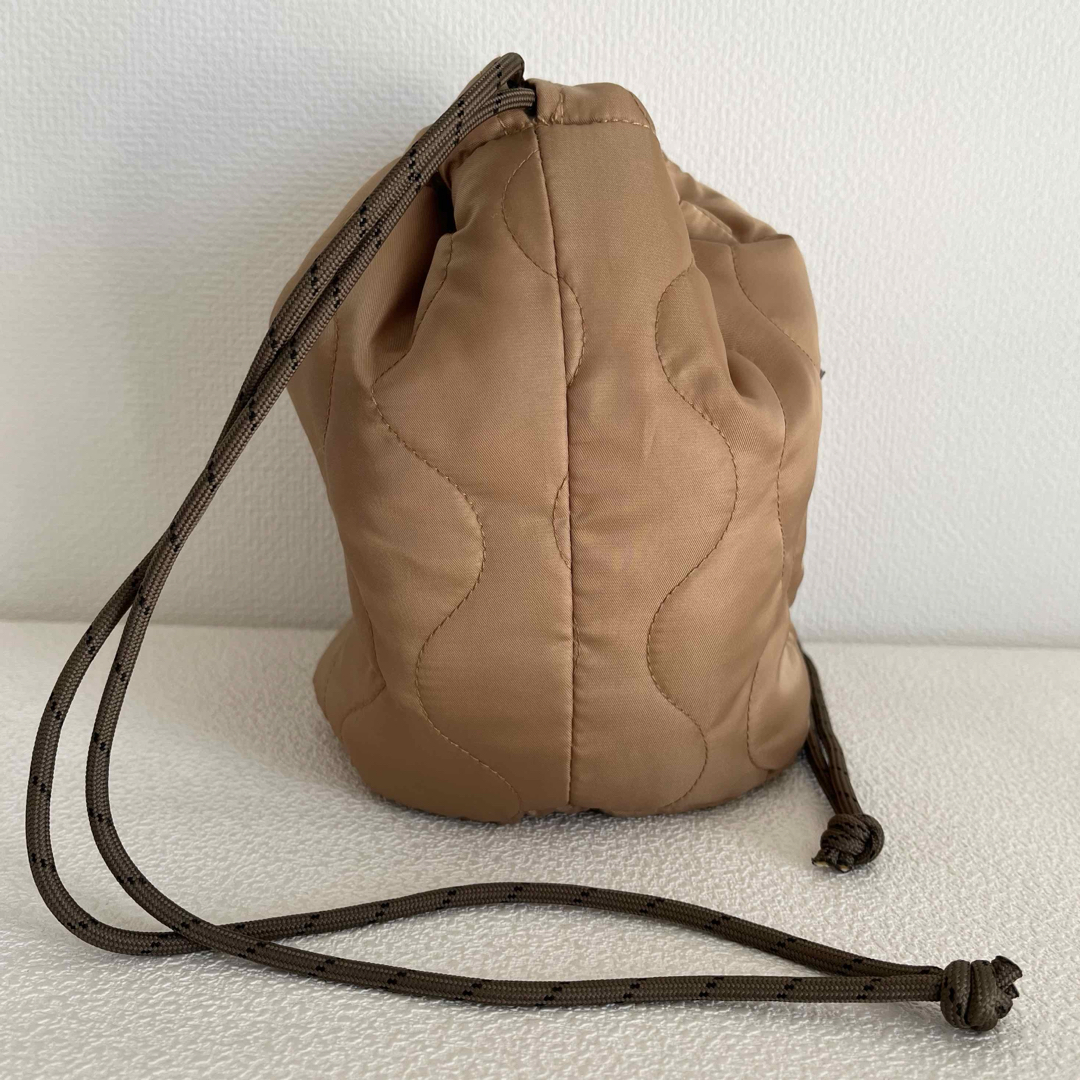 RayCassin(レイカズン)のRay Cassin キルティング×ボアリバーシブル巾着 レディースのバッグ(ショルダーバッグ)の商品写真