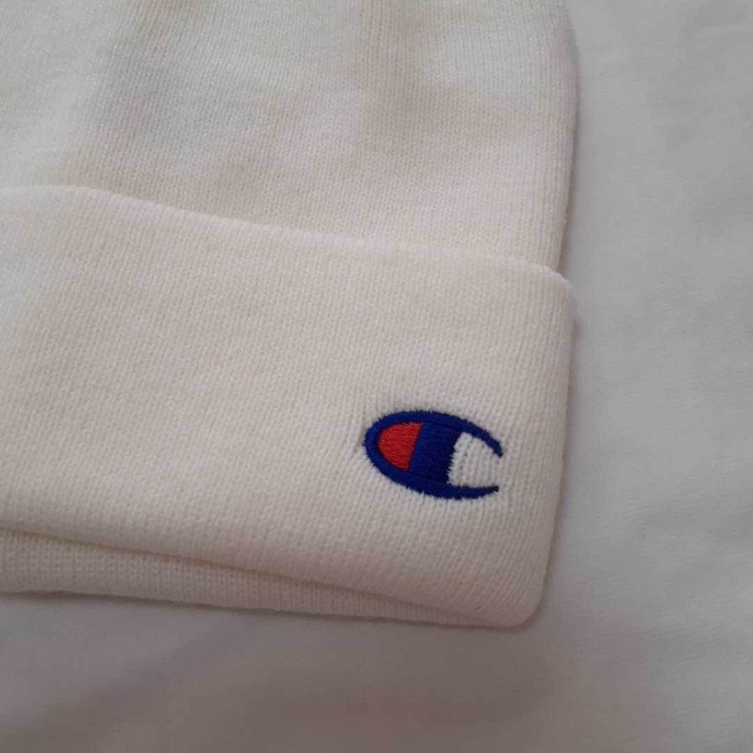 Champion(チャンピオン)の期間限定sale！新品　チャンピオン　ニット帽　メンズ　レディース　白　ホワイト メンズの帽子(ニット帽/ビーニー)の商品写真