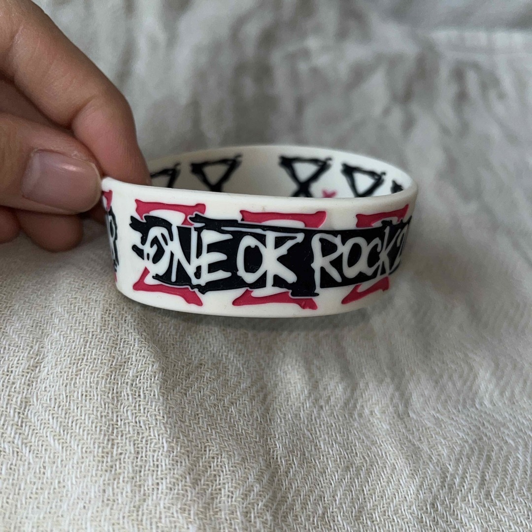 ONE OK ROCK(ワンオクロック)のONEOKROCK  ambitions 2018 エンタメ/ホビーのCD(ポップス/ロック(邦楽))の商品写真