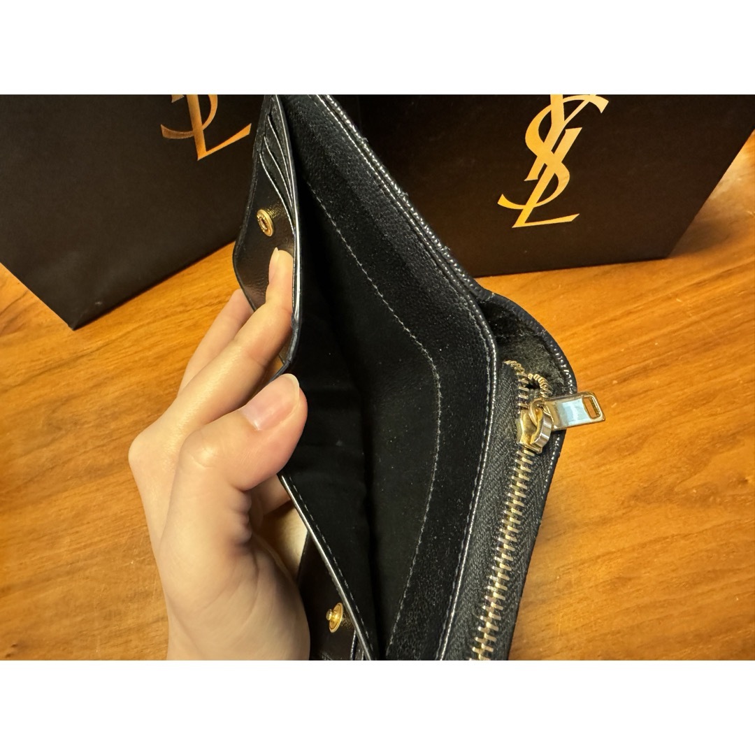 Yves Saint Laurent(イヴサンローラン)の✨美品✨YVES SAINT LAURENT 2つ折り財布 レディースのファッション小物(財布)の商品写真