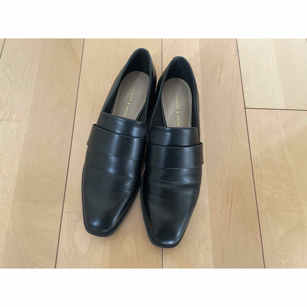 Charles and Keith(チャールズアンドキース)のSquare Toe Penny Loafers ローファー　23.5cm レディースの靴/シューズ(ローファー/革靴)の商品写真