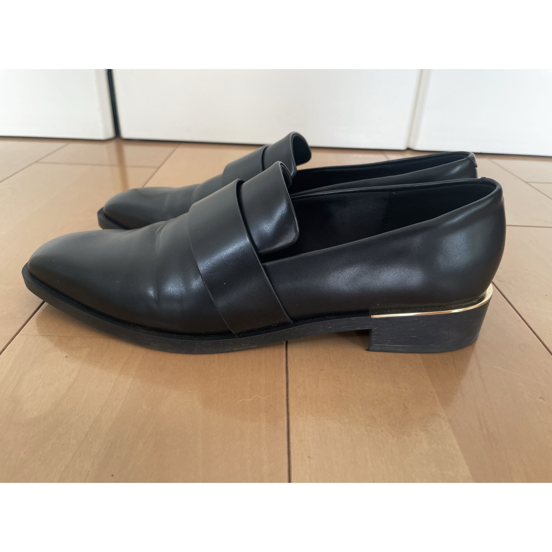 Charles and Keith(チャールズアンドキース)のSquare Toe Penny Loafers ローファー　23.5cm レディースの靴/シューズ(ローファー/革靴)の商品写真