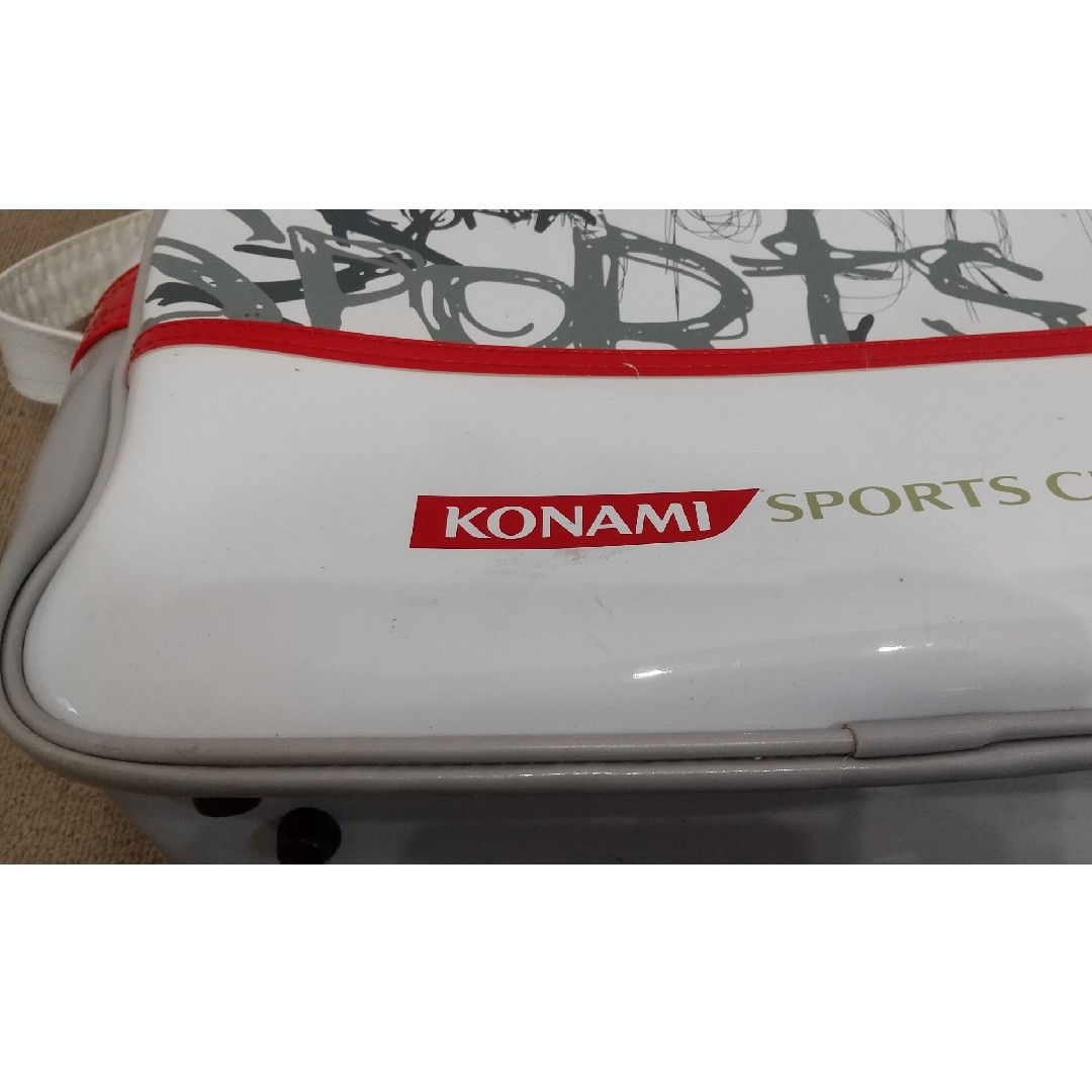 KONAMI(コナミ)のコナミスポーツクラブ エナメルバッグ 赤 キッズ/ベビー/マタニティのこども用バッグ(レッスンバッグ)の商品写真