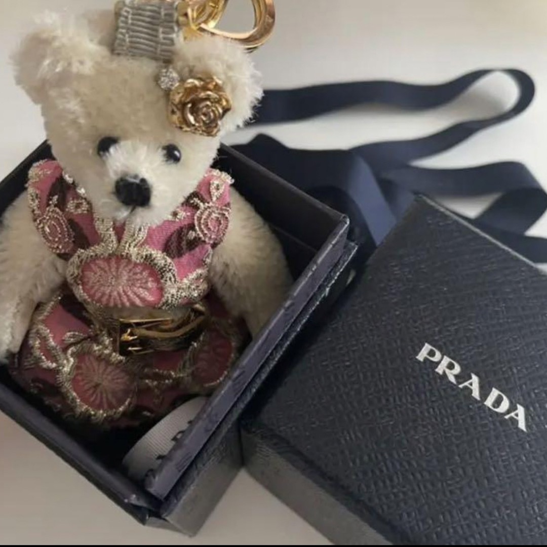 PRADA(プラダ)のPRADA クリスマスベア くま チャーム キーホルダー レディースのアクセサリー(チャーム)の商品写真