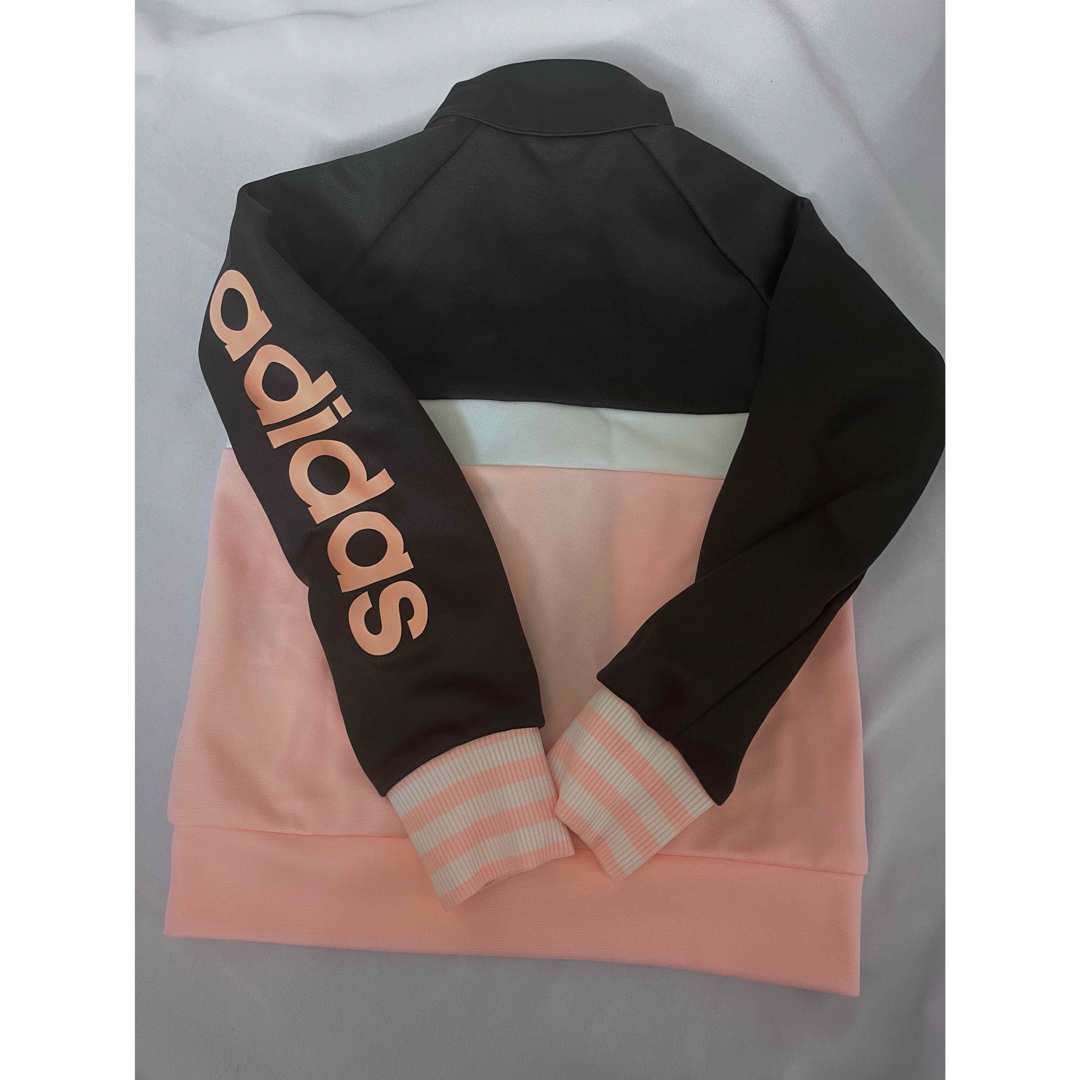 adidas(アディダス)のadidasキッズセットアップ キッズ/ベビー/マタニティのキッズ服女の子用(90cm~)(Tシャツ/カットソー)の商品写真