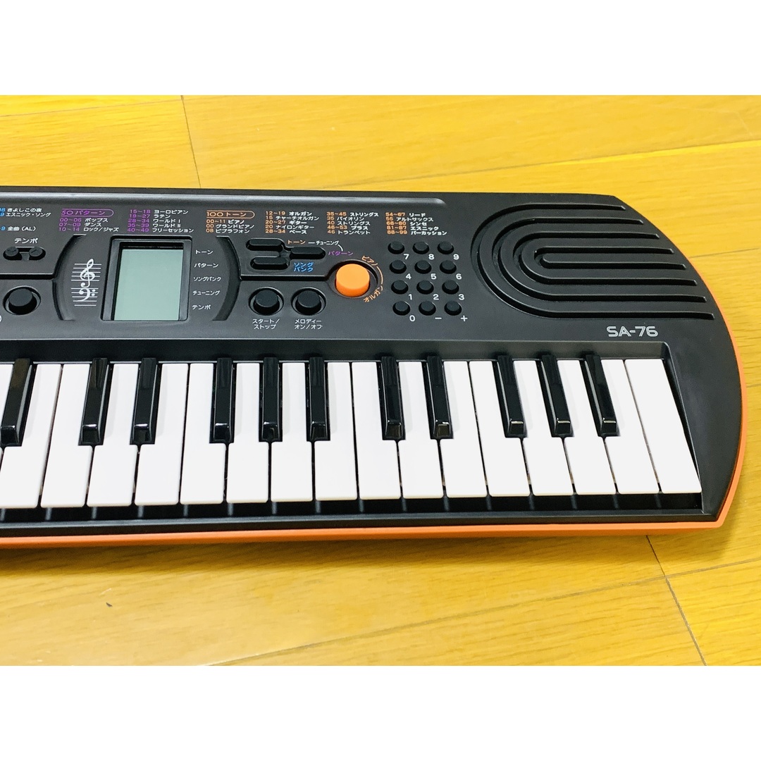 CASIO(カシオ)の美品■カシオ(CASIO) 電子キーボード SA-76 44ミニ鍵盤 ブラック&オレンジ リプロス 鍵盤楽器 器材 送料無料 楽器の鍵盤楽器(キーボード/シンセサイザー)の商品写真