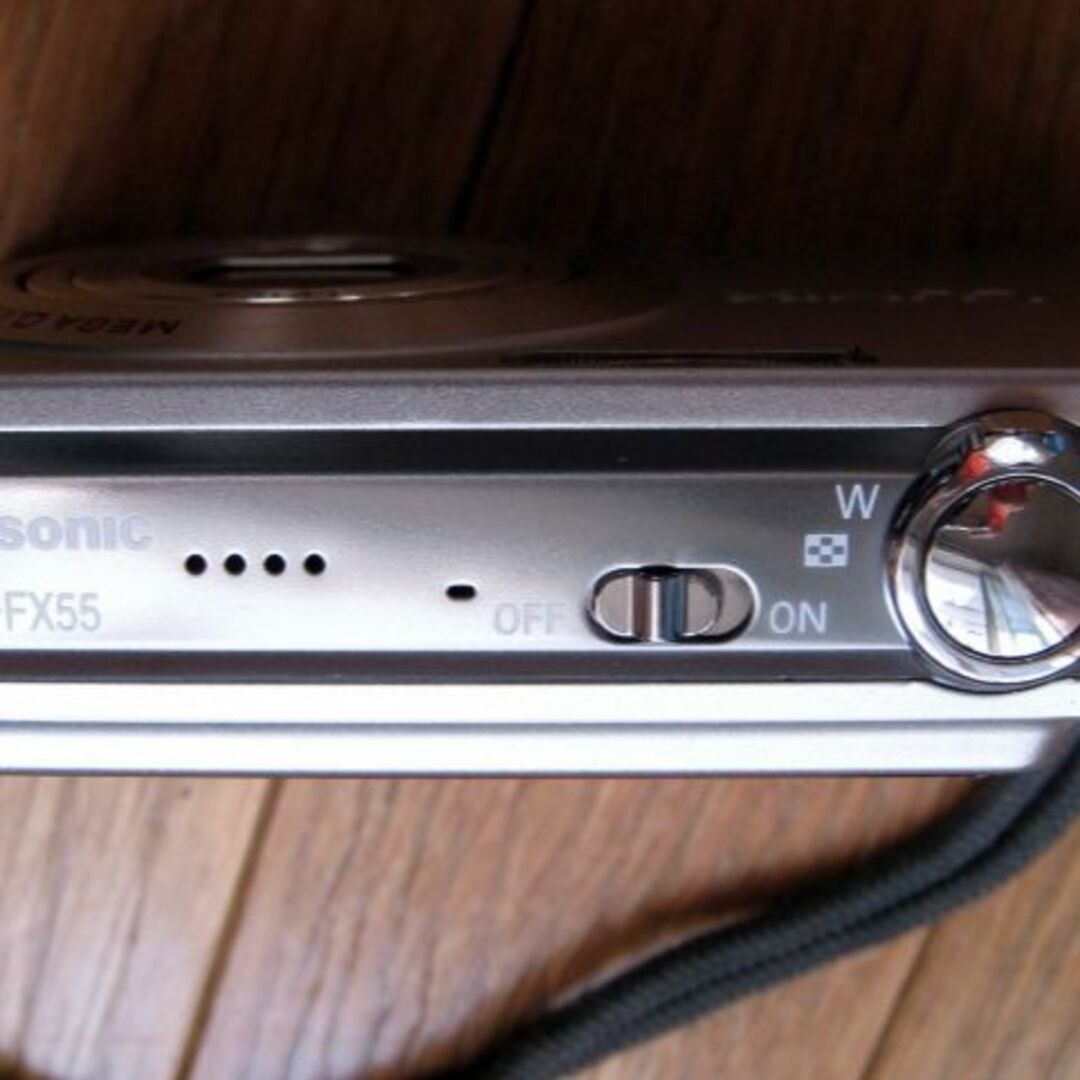 Panasonic(パナソニック)のデジカメ　Panasonic LUMIX  DMC-FX55 スマホ/家電/カメラのカメラ(コンパクトデジタルカメラ)の商品写真