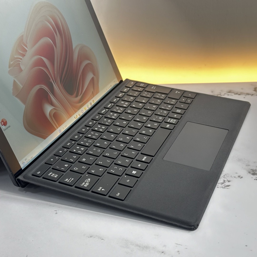 Microsoft(マイクロソフト)の即配！　ブラック　Surface Pro6 i5 8 SSD 256 スマホ/家電/カメラのPC/タブレット(タブレット)の商品写真