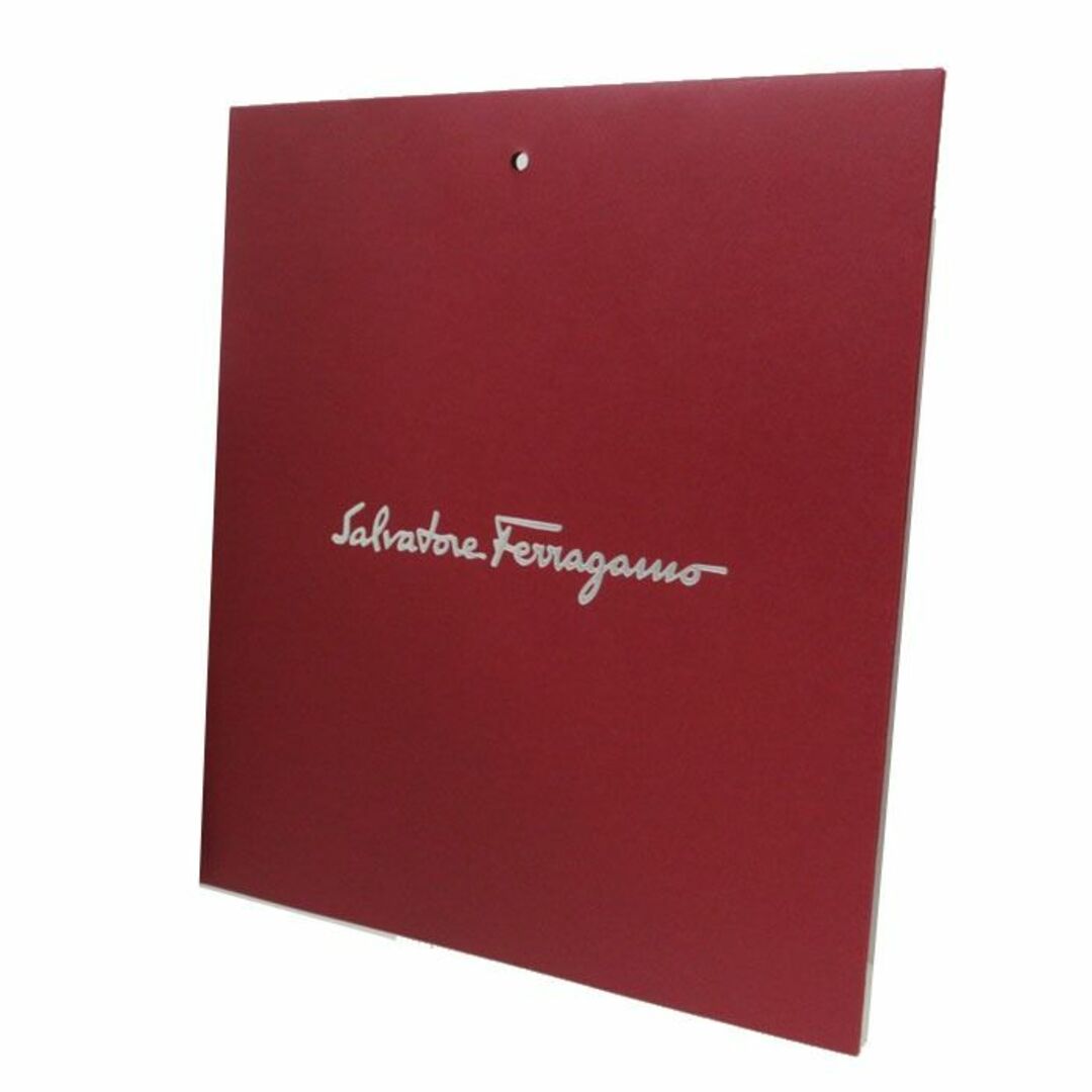 Salvatore Ferragamo(サルヴァトーレフェラガモ)の【新品】●専用箱付き● フェラガモ スカーフ アパレル 310116 Salvatore Ferragamo シルク フラワー プリント 正方形 レディース レディースのファッション小物(バンダナ/スカーフ)の商品写真