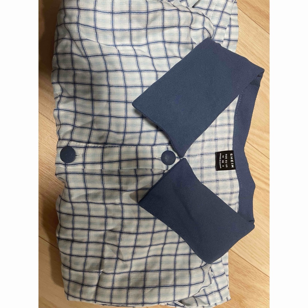 SHEIN(シーイン)のパフスリーブ 襟付き ブルー ボタン チェック シャツ トップス Tシャツ  レディースのトップス(シャツ/ブラウス(長袖/七分))の商品写真