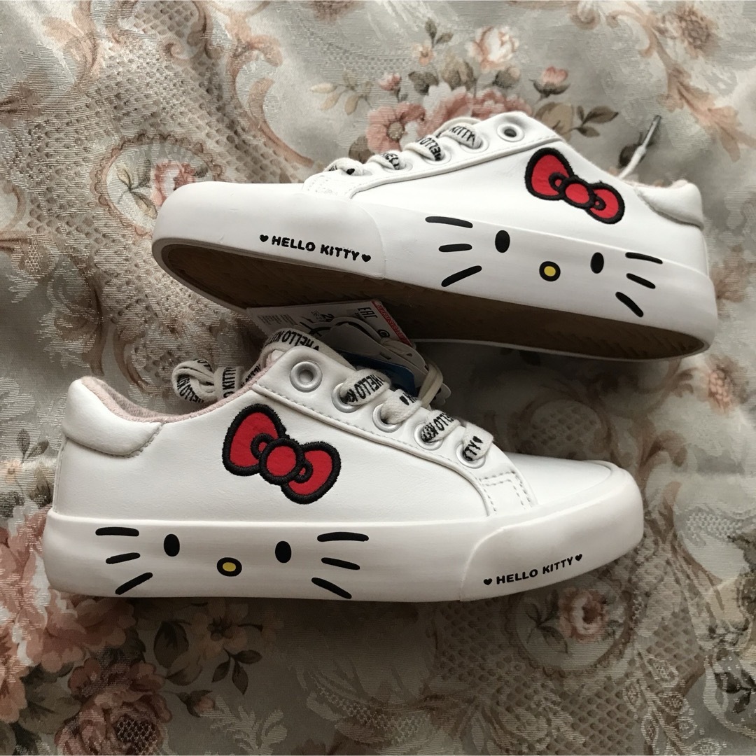 ZARA(ザラ)の新品☆ZARA×KITTY ハローキティ ザラ キッズ スニーカー 靴 キッズ/ベビー/マタニティのキッズ靴/シューズ(15cm~)(スニーカー)の商品写真