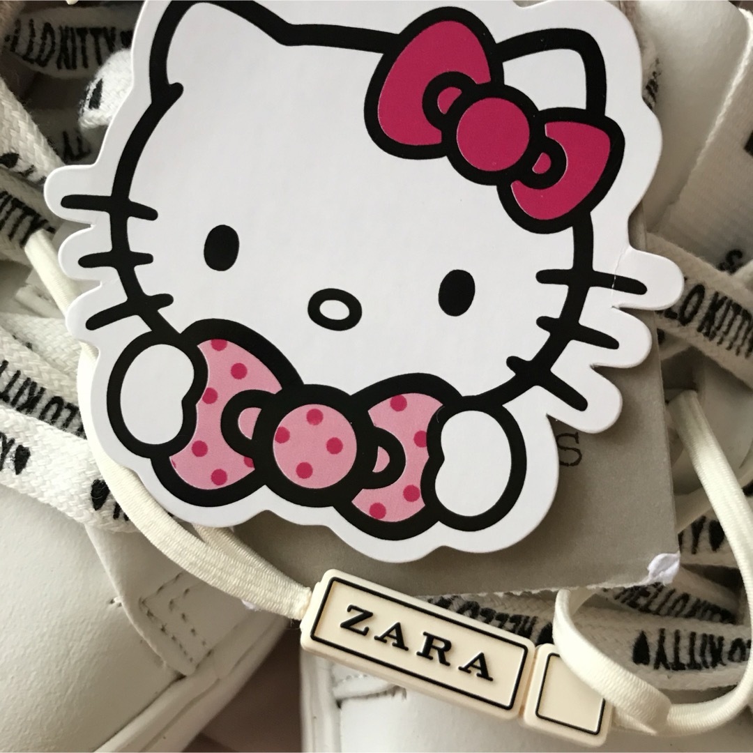 ZARA(ザラ)の新品☆ZARA×KITTY ハローキティ ザラ キッズ スニーカー 靴 キッズ/ベビー/マタニティのキッズ靴/シューズ(15cm~)(スニーカー)の商品写真