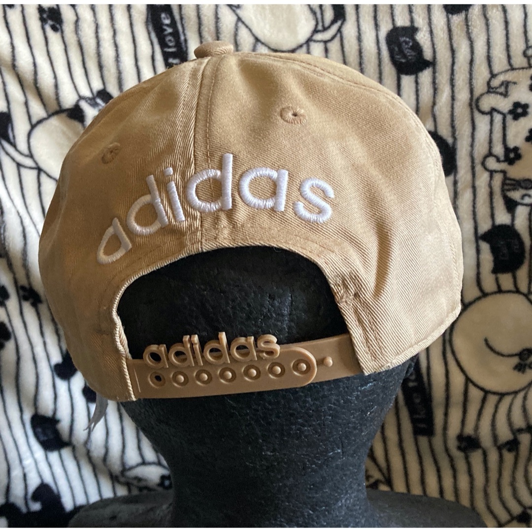 adidas(アディダス)の洗濯済!!めちゃかっこいいキャップ[adidas アディダス]ベージュカラー メンズの帽子(キャップ)の商品写真