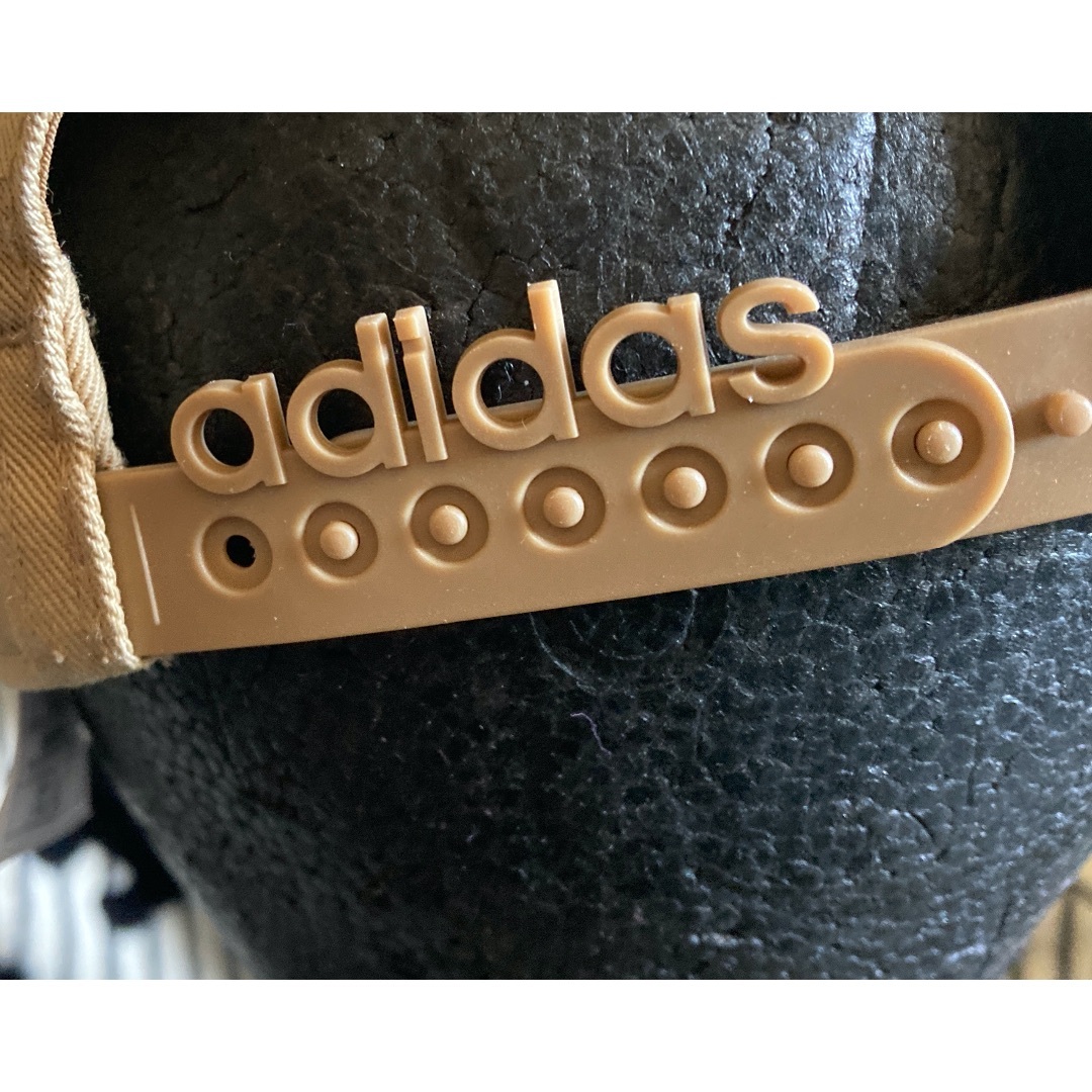 adidas(アディダス)の洗濯済!!めちゃかっこいいキャップ[adidas アディダス]ベージュカラー メンズの帽子(キャップ)の商品写真