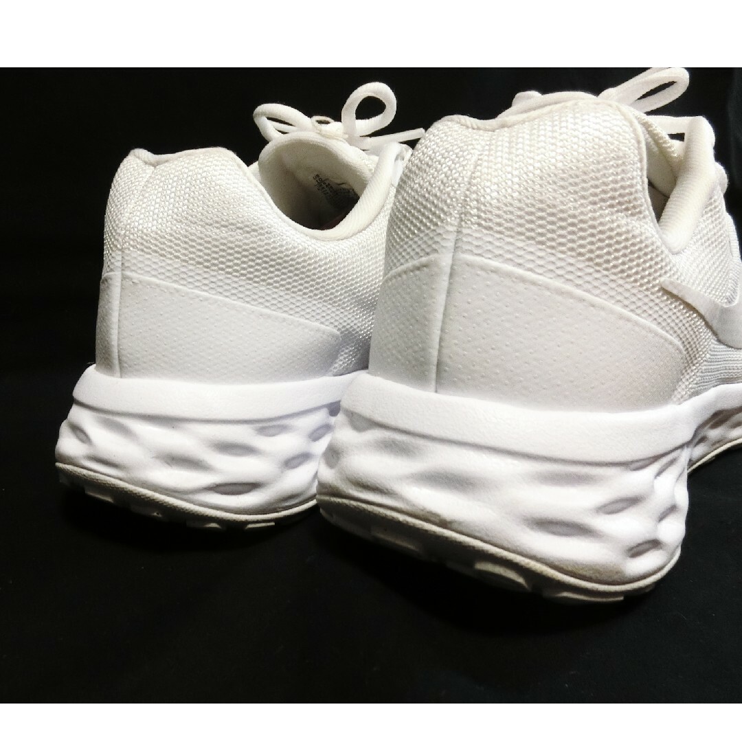 NIKE(ナイキ)のナイキ タンジュン 白 ホワイト スニーカー 28cm ランニングシューズ メンズの靴/シューズ(スニーカー)の商品写真