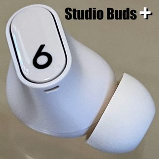 ビーツバイドクタードレ(Beats by Dr Dre)の国内正規品★美品★Beats Studio Buds + アイボリー右耳／i01(ヘッドフォン/イヤフォン)