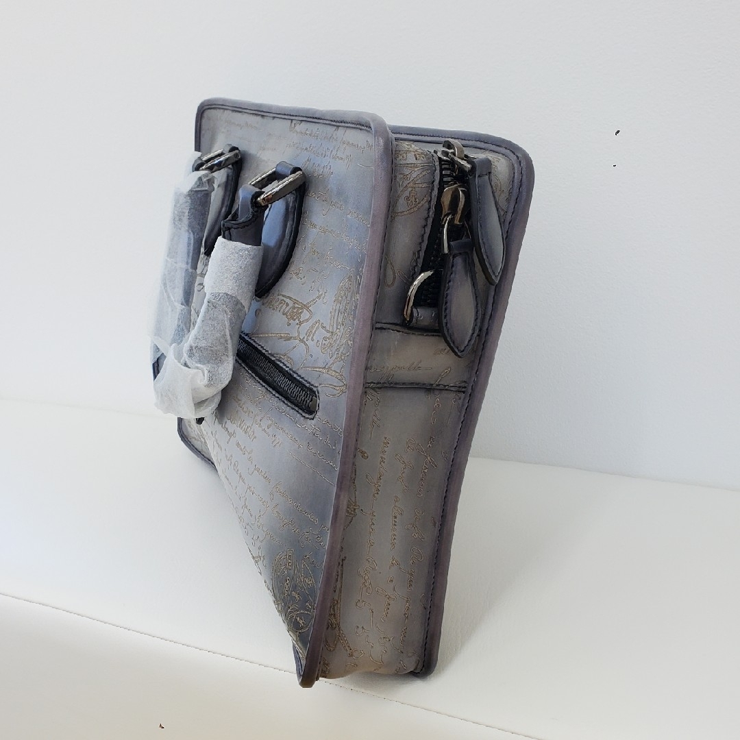 Berluti(ベルルッティ)の新品　ベルルッティ　アンジュール スモール スクリットレザー ブリーフケース メンズのバッグ(トートバッグ)の商品写真