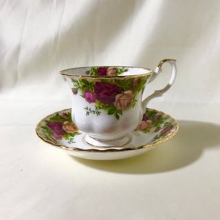 ロイヤルアルバート(ROYAL ALBERT)のロイヤルアルバート　オールドカントリーローズ　カップ＆ソーサー　未使用品(グラス/カップ)