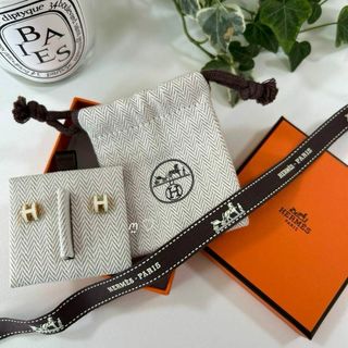 エルメス(Hermes)のHERMES　エルメス　ポップアッシュミニピアス　ホワイト/ゴールド　Hモチーフ(ピアス)