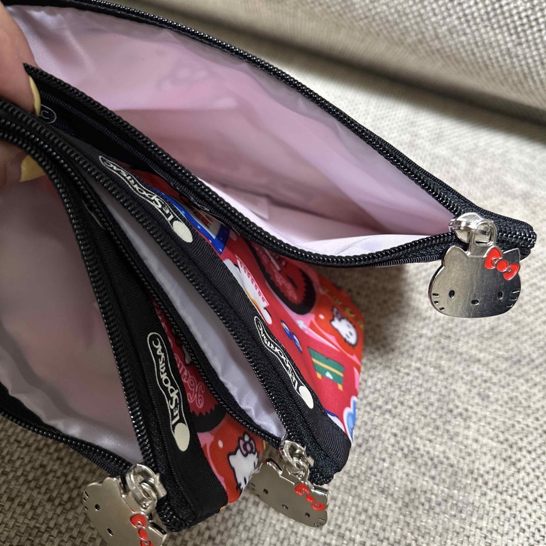 LeSportsac(レスポートサック)のレスポートサック  HELLOKITTY  ハローキティ 3連　ポーチ レディースのファッション小物(ポーチ)の商品写真