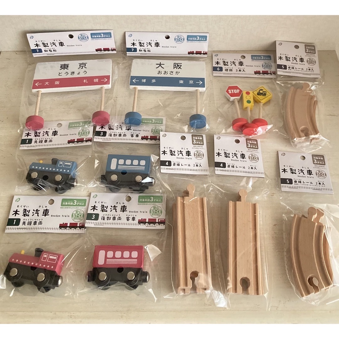 キャンドゥ 木製 汽車 木のおもちゃ 電車 列車　11点セット キッズ/ベビー/マタニティのおもちゃ(積み木/ブロック)の商品写真