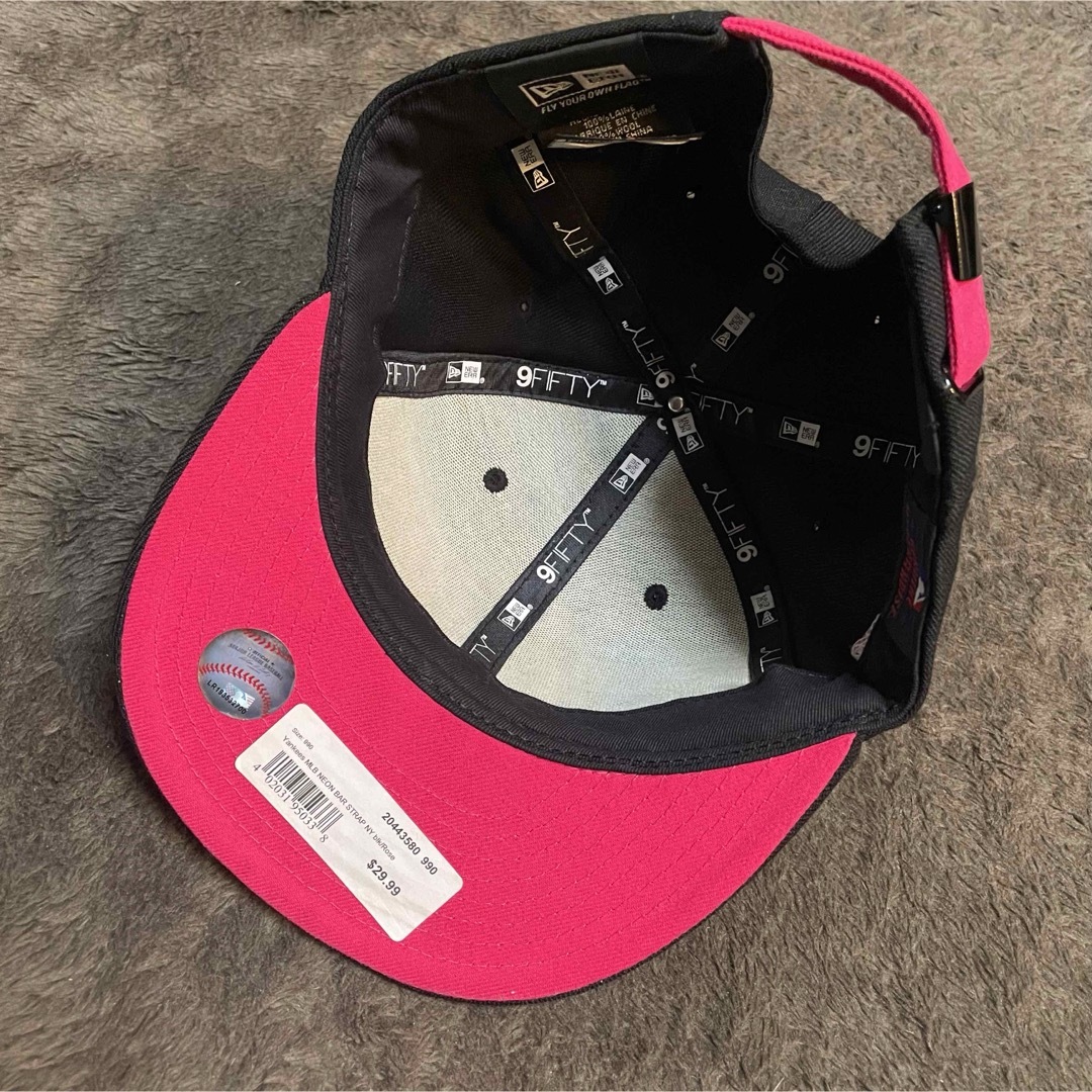 NEW ERA(ニューエラー)のNY購入限定激レア NEW ERA ニューエラ キャップ ヤンキース 黒 ピンク メンズの帽子(キャップ)の商品写真
