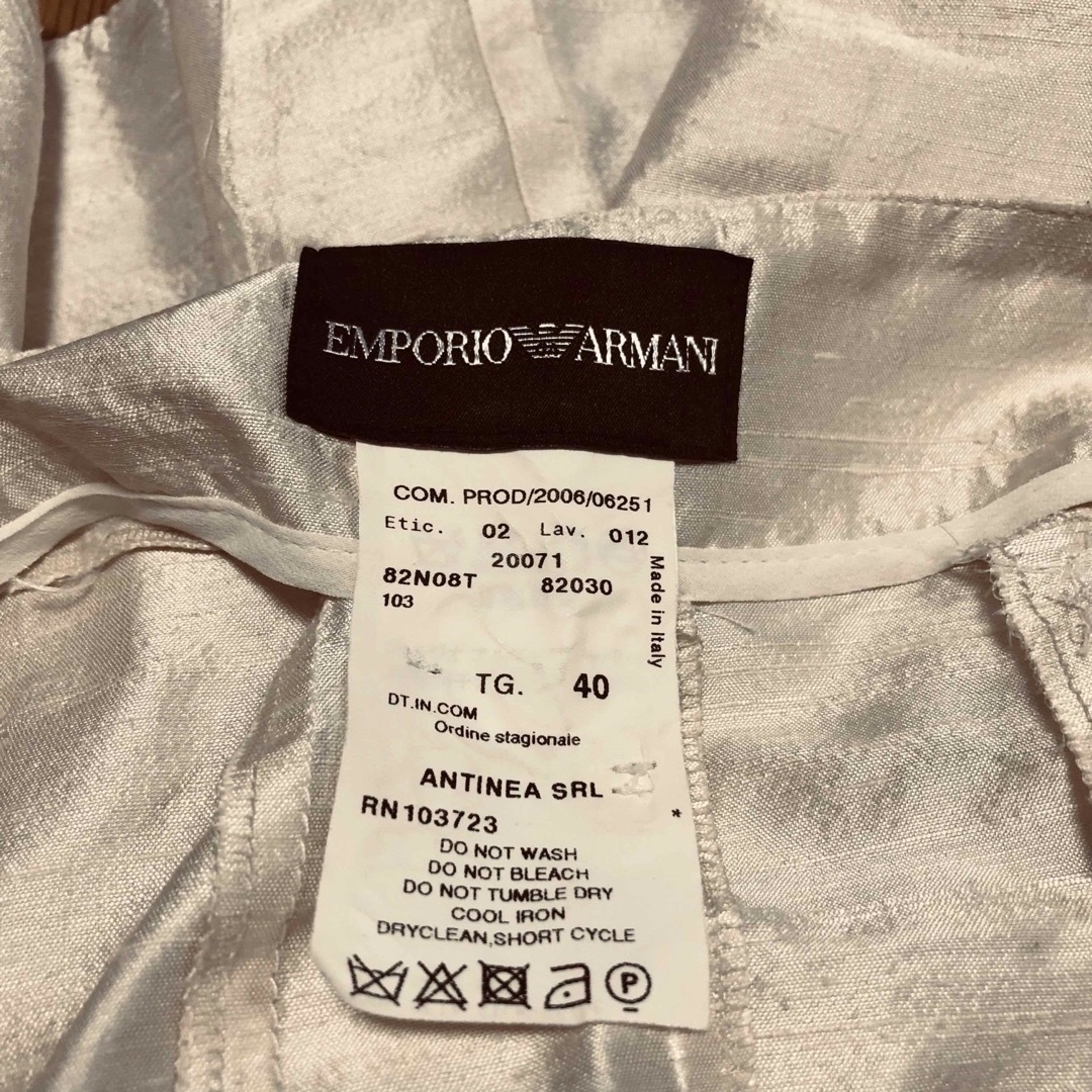 Emporio Armani(エンポリオアルマーニ)のエンポリオアルマーニフレアスカートサイズ40光沢ベージュ レディースのスカート(ひざ丈スカート)の商品写真