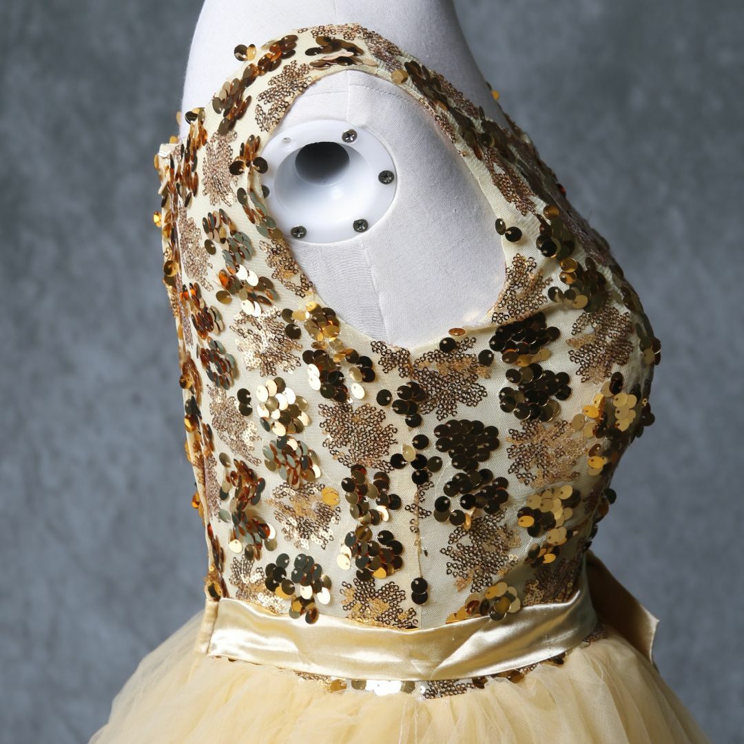 イエロー パーティードレス キラキラスパンコール ラウンドネック ベルト 二次会 レディースのフォーマル/ドレス(ウェディングドレス)の商品写真
