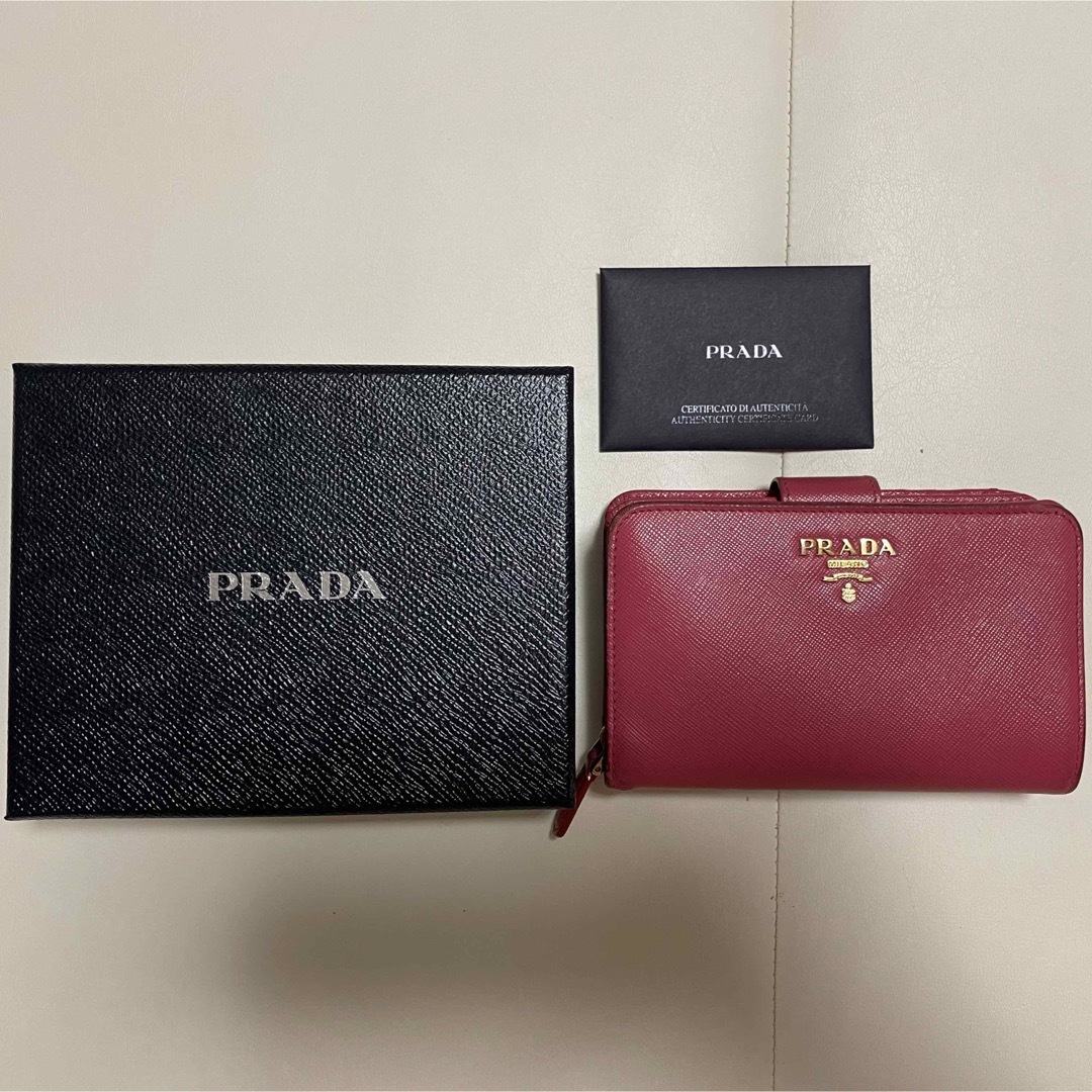 PRADA(プラダ)のPRADA♡二つ折り財布 レディースのファッション小物(財布)の商品写真