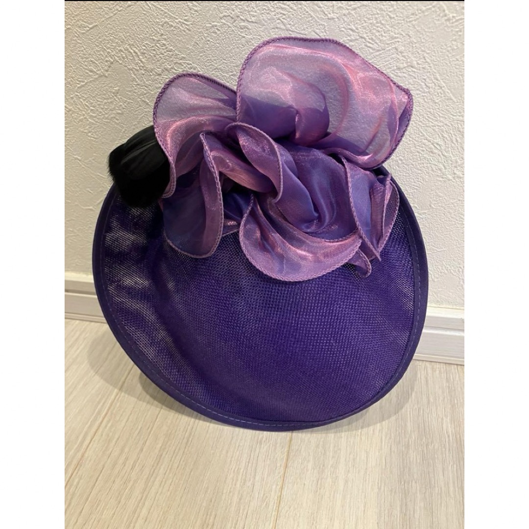 トーク帽　カクテルハット　ベッドドレス　ヘアアクセ　フリル　パープル　紫　羽 レディースの帽子(その他)の商品写真