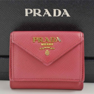 プラダ(PRADA)の【極美品】PRADA 保証書有り　三つ折り コンパクト レター レザー (財布)