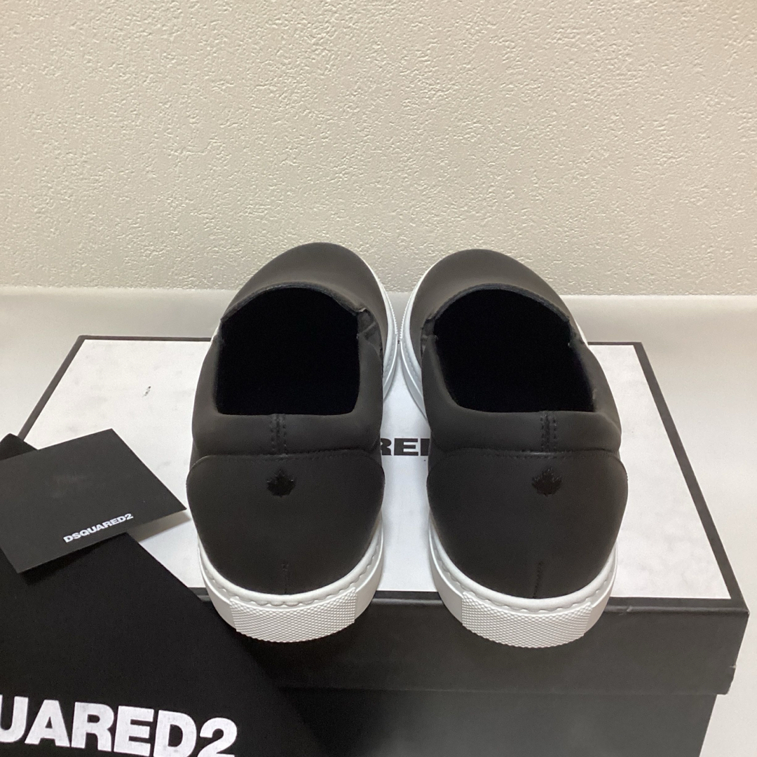 DSQUARED2(ディースクエアード)の【新品】DSQUARED2 ブラックスリッポン41. ディースクエアード メンズの靴/シューズ(スリッポン/モカシン)の商品写真