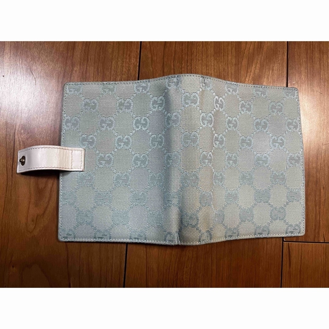 Gucci(グッチ)のグッチ　手帳カバー　水色 レディースのファッション小物(その他)の商品写真