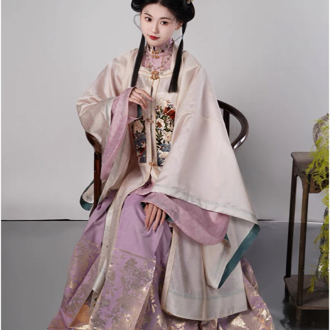 栖霞 花鳥刺繍織錦補方襟比甲 白色アウター 明製漢服 結婚式 栖霞 花鳥刺繍織錦補方襟比甲 白色アウター 明製漢服 結婚式