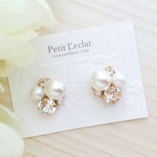 ホワイトpearl×クリスタルbijouピアス/イヤリング(イヤリング)