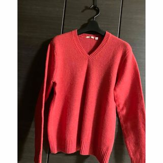 ユニクロ(UNIQLO)のお値下げ⭐️ユニクロ⭐️Vネックセーター⭐️ピンクオレンジ⭐️M(ニット/セーター)